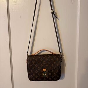 Authentic Louis Vuitton Pochette Métis